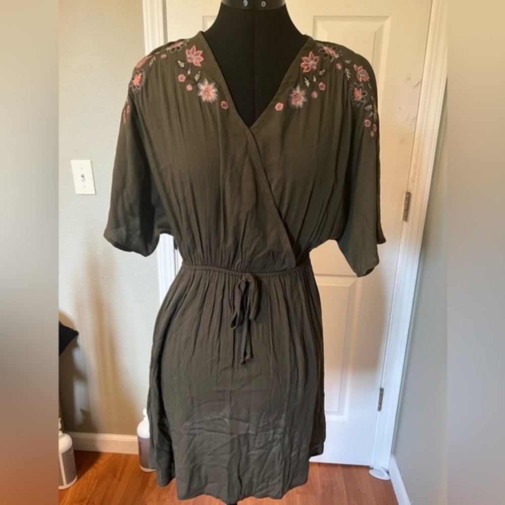 NWT Knox Rose Army Green Floral Accent Bat Sleeve Dress Size XS